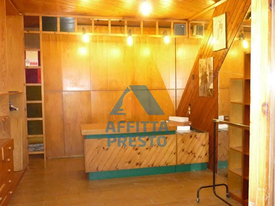 Immagine 2 di Negozio in vendita  a Fucecchio