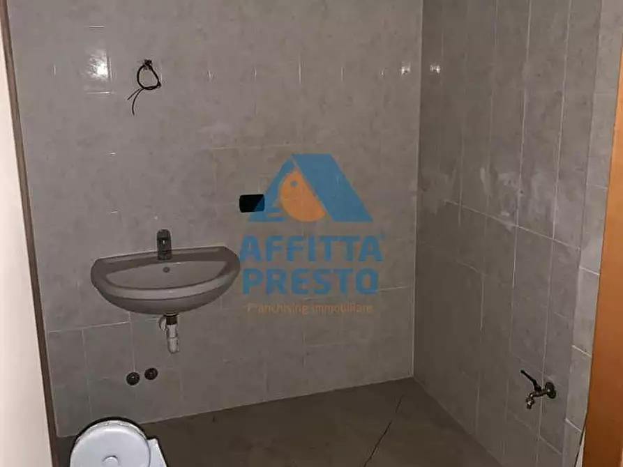 Immagine 3 di Attività commerciale in affitto  a Signa