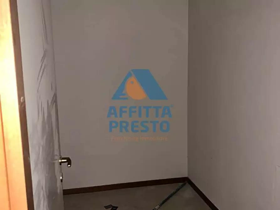 Immagine 4 di Attività commerciale in affitto  a Signa