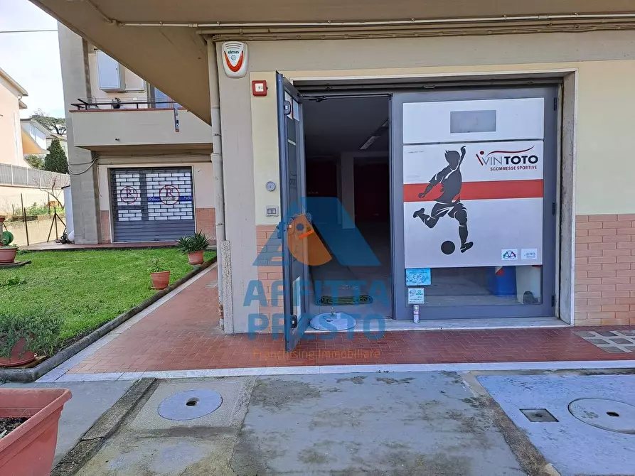 Immagine 7 di Attività commerciale in affitto  a Vinci