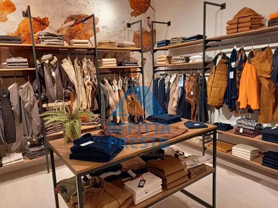 Immagine 4 di Attività commerciale in affitto  a Empoli