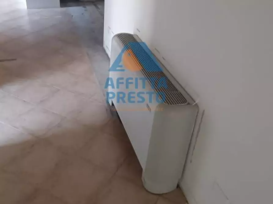 Immagine 8 di Attività commerciale in affitto  a Empoli