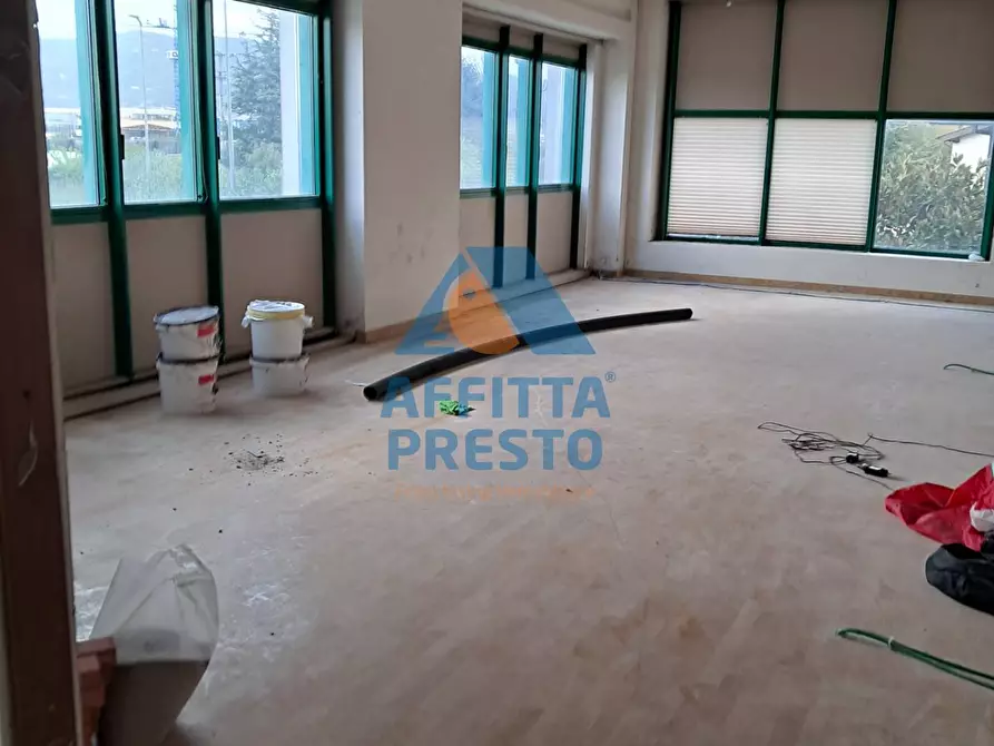 Immagine 28 di Attività commerciale in affitto  a Massa E Cozzile