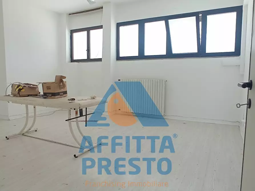 Immagine 3 di Ufficio in affitto  a Vinci