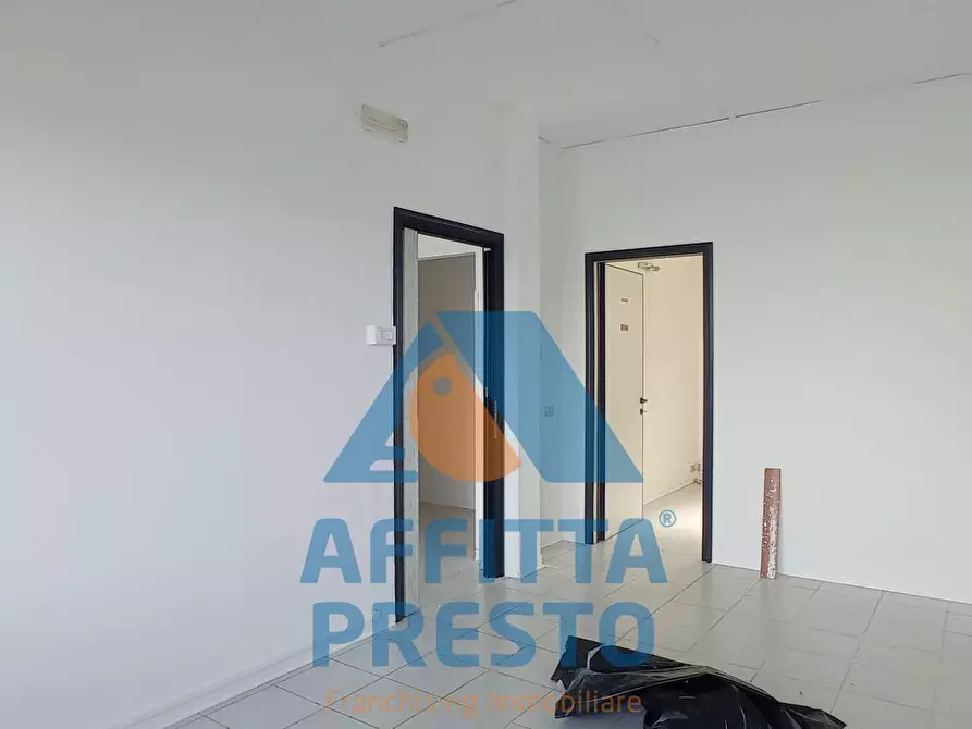 Immagine 4 di Ufficio in affitto  a Vinci