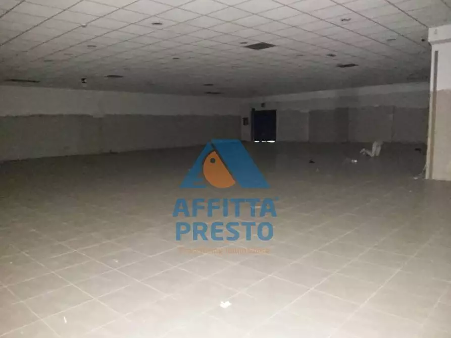 Immagine 3 di Attività commerciale in vendita  a Cascina