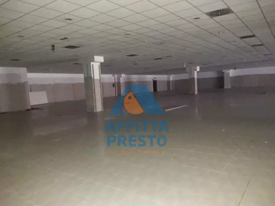 Immagine 4 di Attività commerciale in vendita  a Cascina