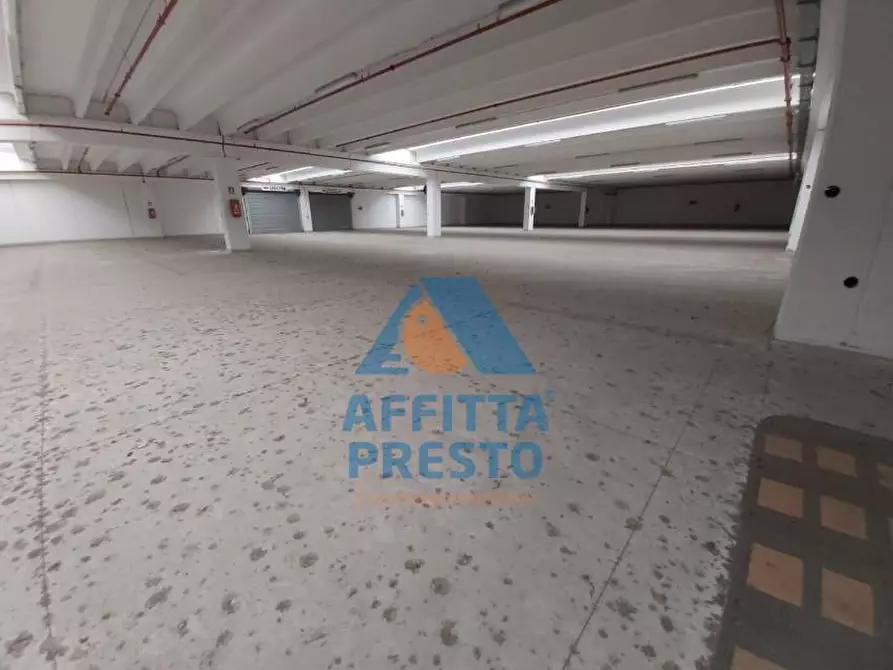 Immagine 6 di Attività commerciale in vendita  a Cascina