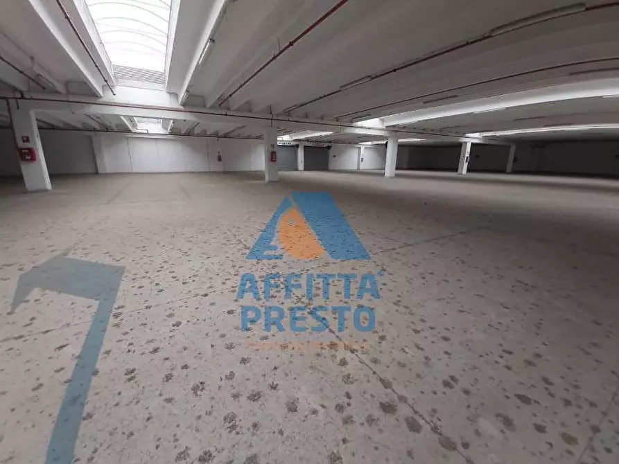 Immagine 7 di Attività commerciale in vendita  a Cascina