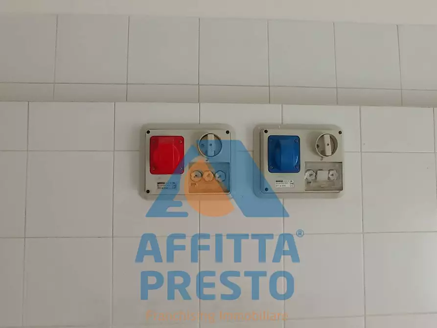 Immagine 7 di Attività commerciale in vendita  a Empoli
