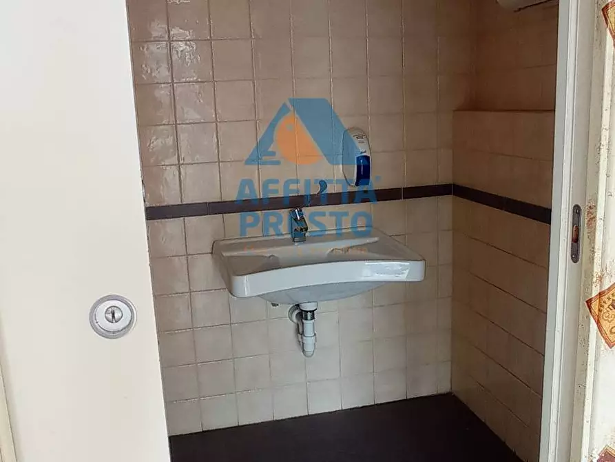 Immagine 19 di Attività commerciale in vendita  a Empoli