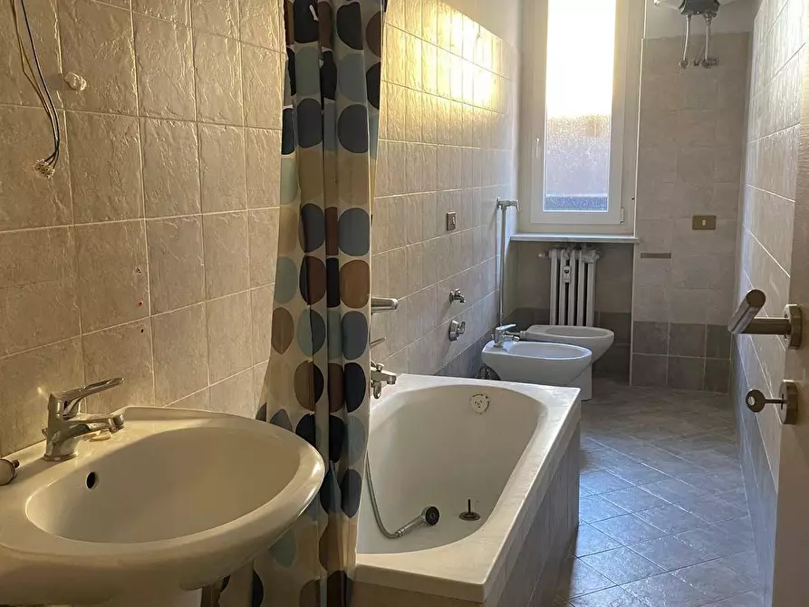 Immagine 21 di Negozio in affitto  in VIA SICCARDI a Chivasso