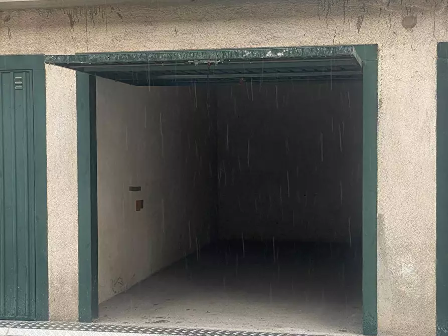 Immagine 2 di Box auto in vendita  in VIA BERTOLA a Chivasso