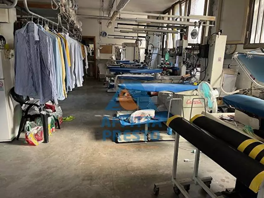 Immagine 2 di Attività commerciale in affitto  a Empoli