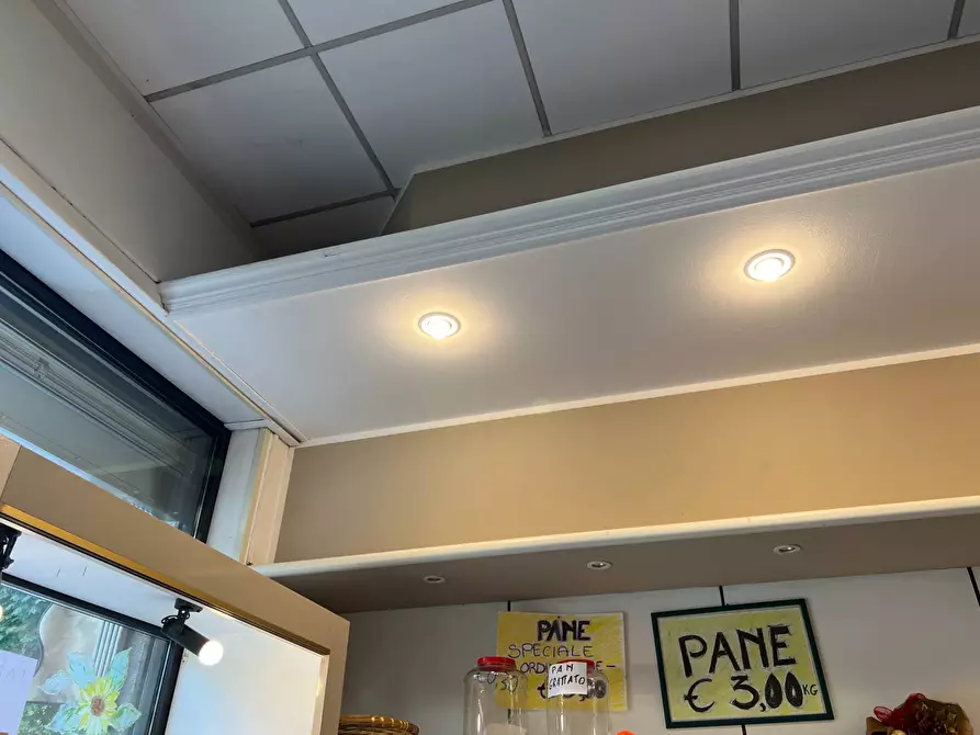 Immagine 2 di Negozio in vendita  a Torino