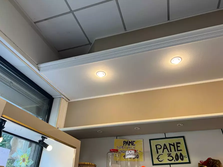 Immagine 3 di Negozio in vendita  a Torino