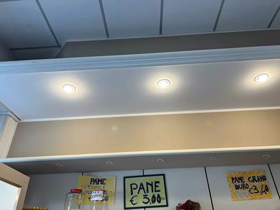 Immagine 4 di Negozio in vendita  a Torino