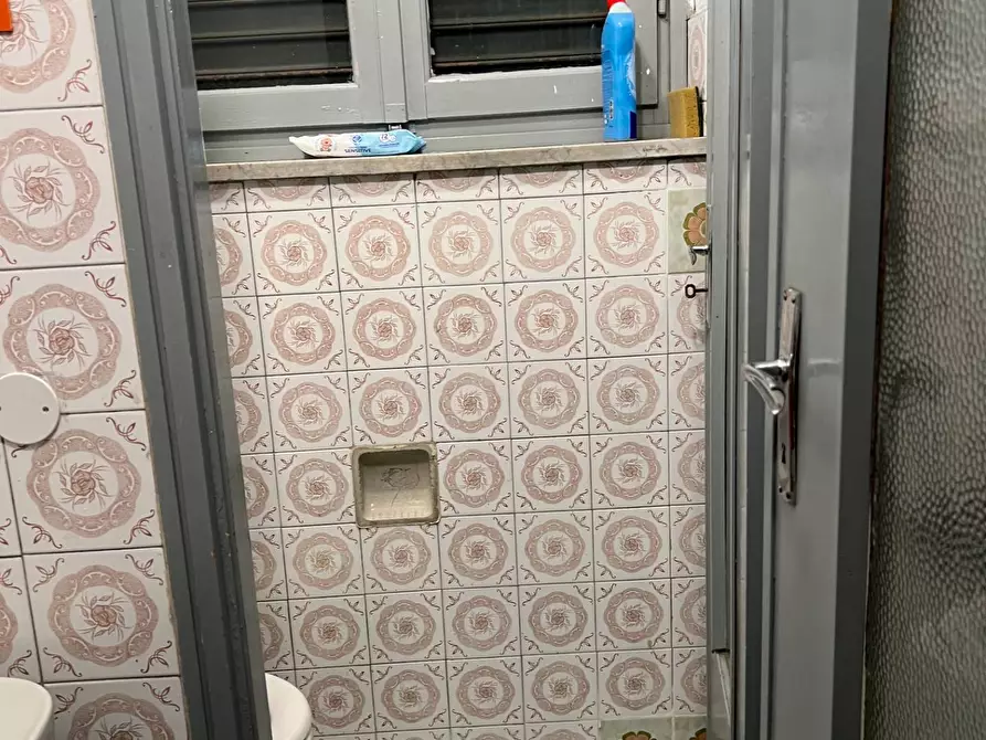 Immagine 12 di Negozio in vendita  a Torino