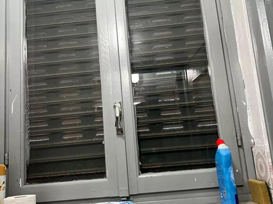 Immagine 15 di Negozio in vendita  a Torino