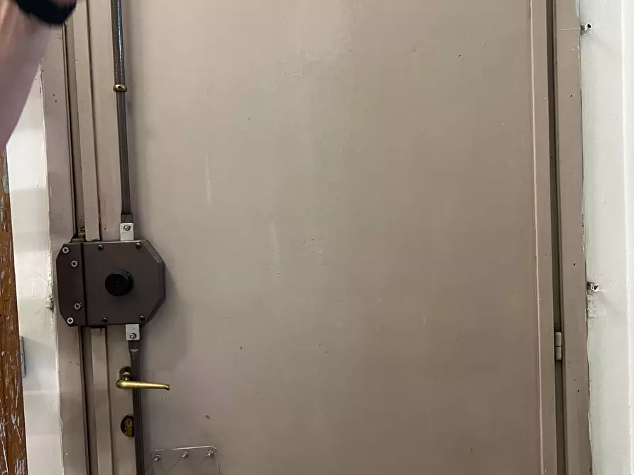 Immagine 18 di Negozio in vendita  a Torino