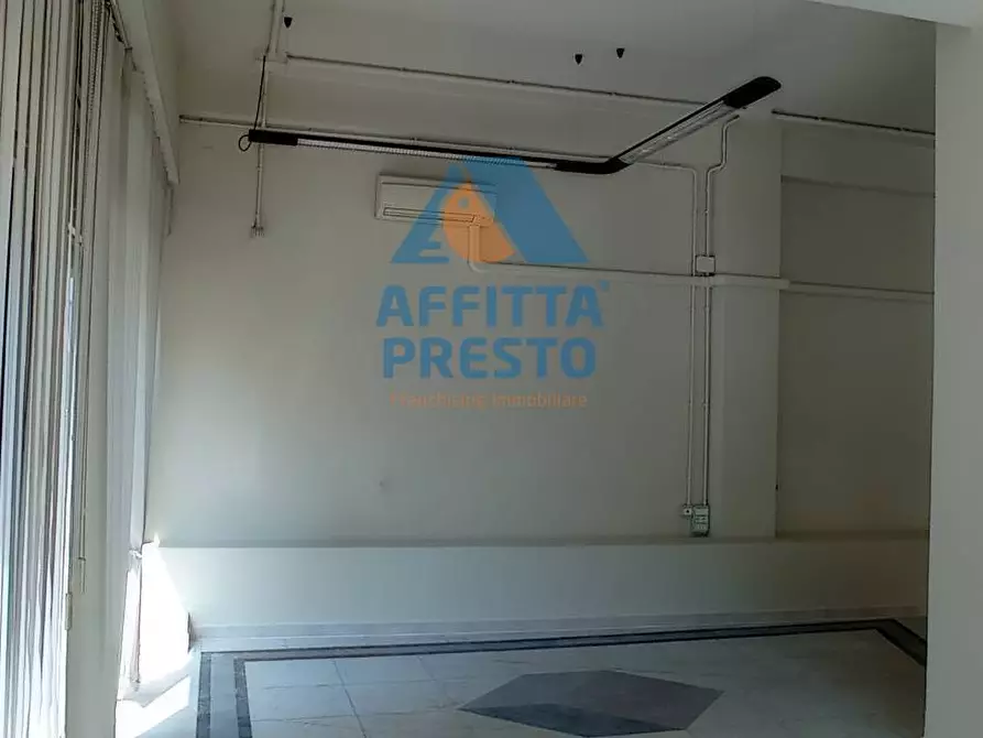 Immagine 5 di Attività commerciale in affitto  a Empoli