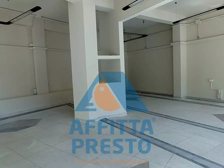 Immagine 6 di Attività commerciale in affitto  a Empoli
