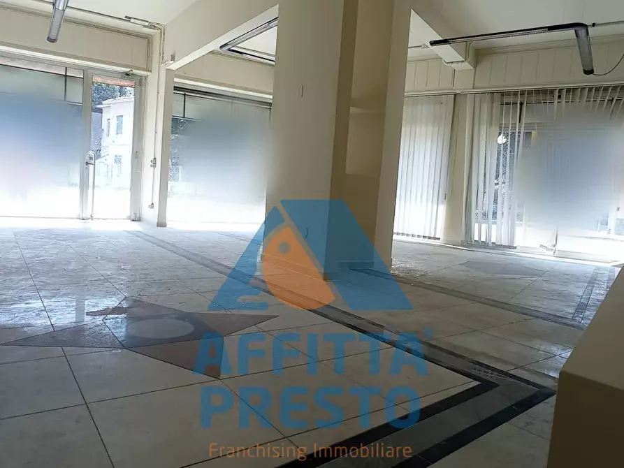 Immagine 7 di Attività commerciale in affitto  a Empoli