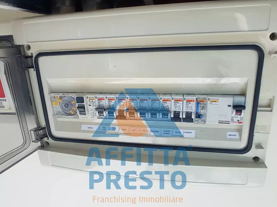 Immagine 11 di Attività commerciale in affitto  a Empoli