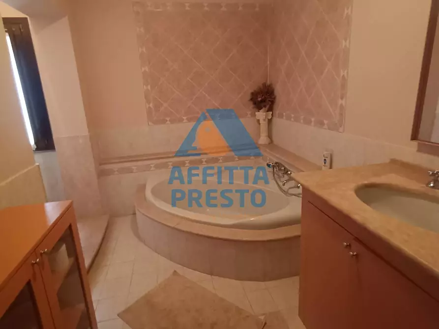 Immagine 20 di Villetta a schiera in affitto  a Capraia E Limite