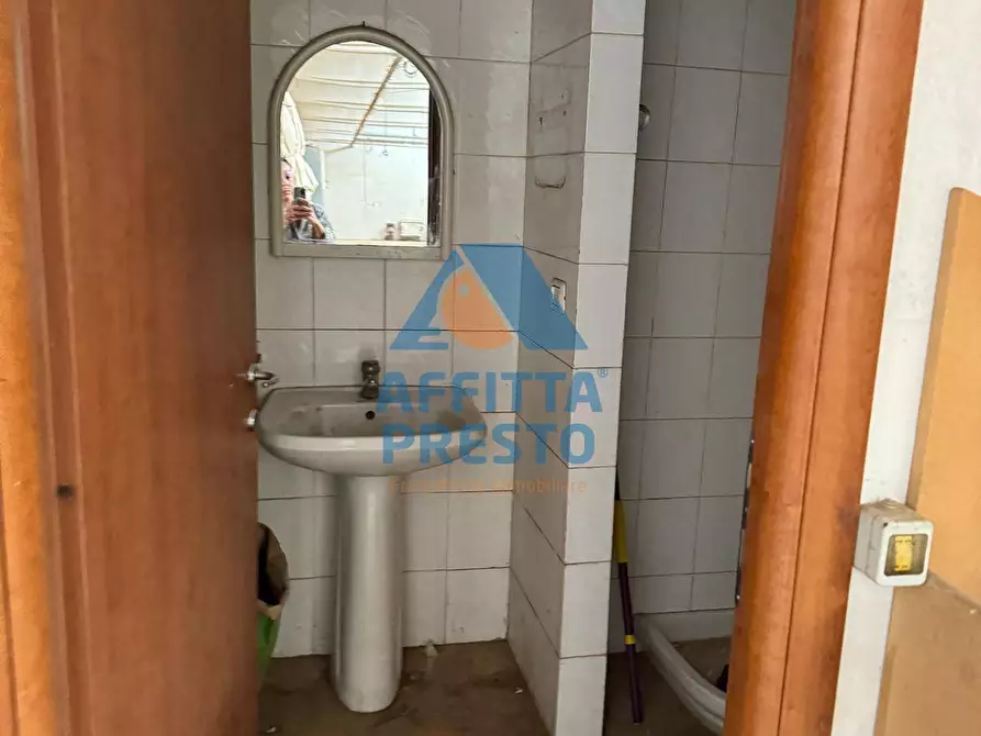 Immagine 12 di Capannone industriale in affitto  a Empoli