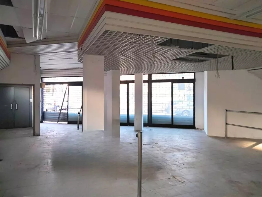 Immagine 4 di Negozio in vendita  a Busto Arsizio