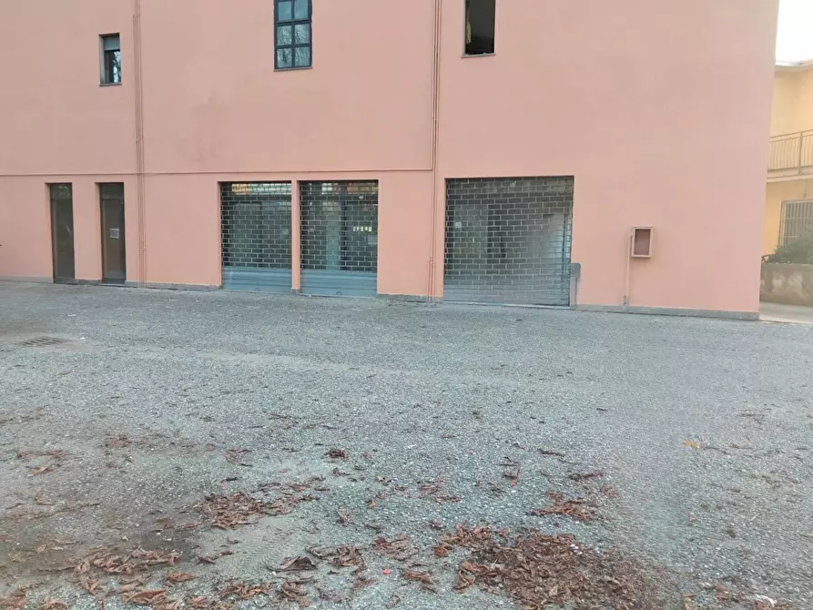 Immagine 8 di Negozio in vendita  a Busto Arsizio