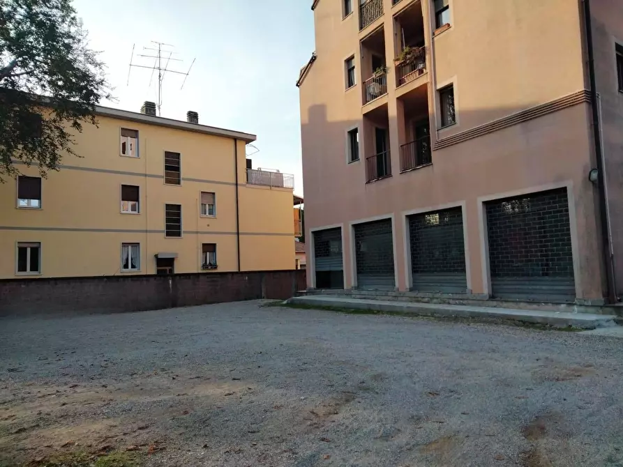 Immagine 10 di Negozio in vendita  a Busto Arsizio
