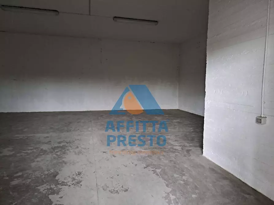 Immagine 4 di Magazzino in affitto  a Vinci