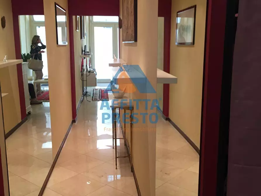 Immagine 6 di Negozio in affitto  a Empoli