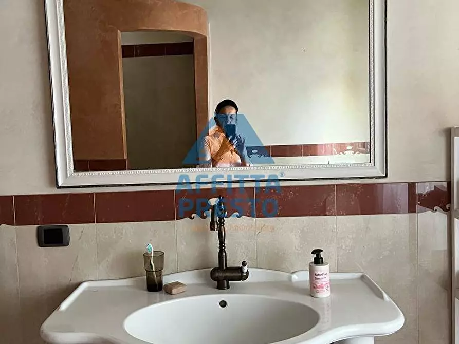 Immagine 5 di Camera in affitto  a Pontedera