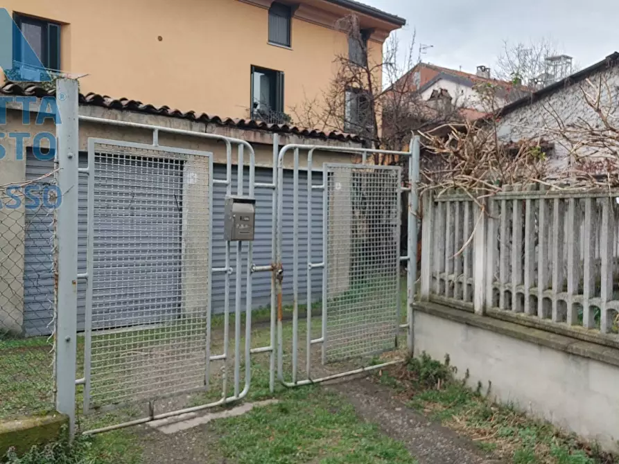 Immagine 3 di Box auto in affitto  in via cairoli a Chivasso