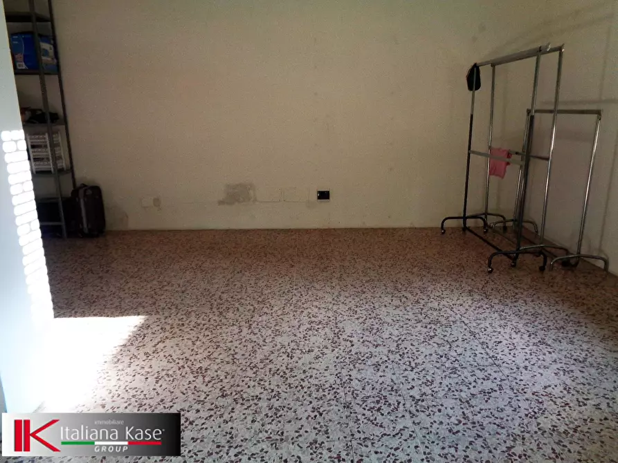 Immagine 7 di Locale commerciale in vendita  in Via Volpiano a Brandizzo