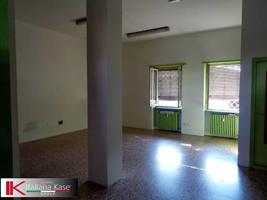 Immagine 3 di Locale commerciale in vendita  in Via Volpiano a Brandizzo