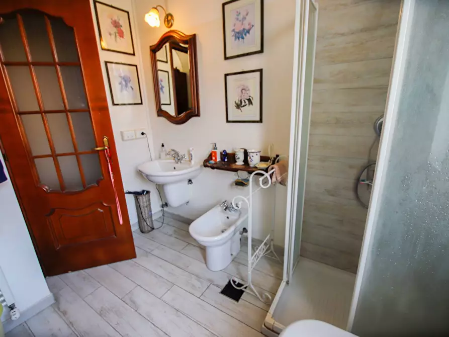 Immagine 25 di Camera in vendita  in via piave a Caluso