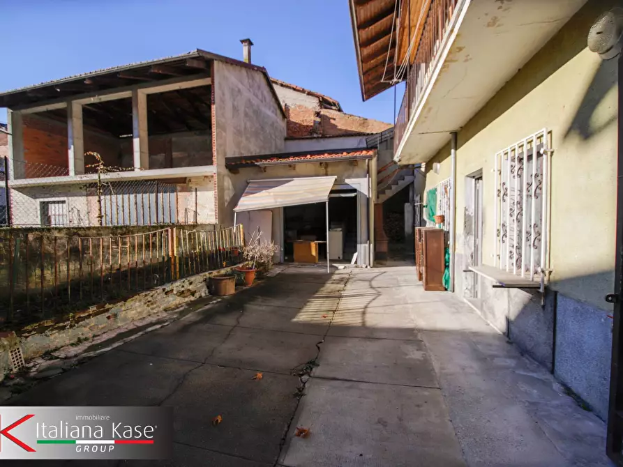 Immagine 4 di Casa semindipendente in vendita  in piazza caduti a Vestignè