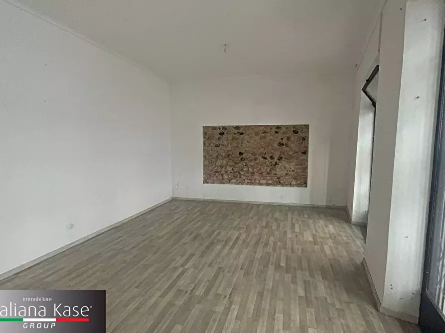 Immagine 8 di Attività commerciale in affitto  in Via XX Settembre a Brandizzo