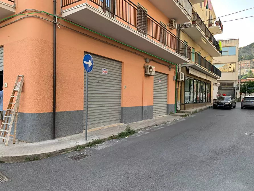 Immagine 3 di Locale commerciale in vendita  in via Mercato Nuovo,81 a Amantea