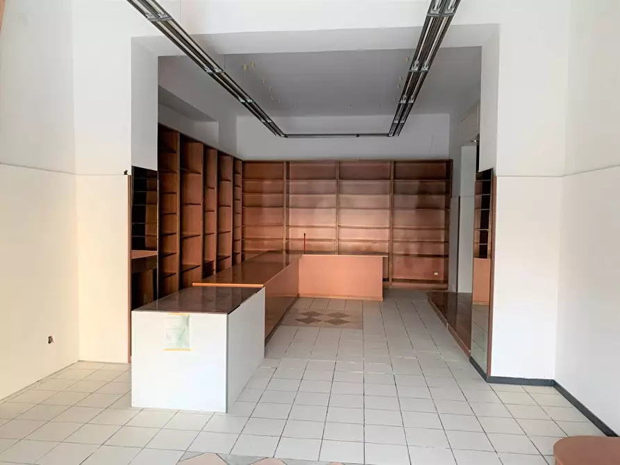 Immagine 4 di Locale commerciale in vendita  in via Mercato Nuovo,81 a Amantea