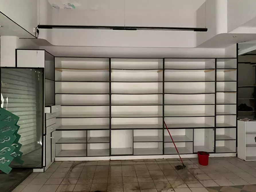 Immagine 6 di Locale commerciale in vendita  in via Mercato Nuovo,81 a Amantea