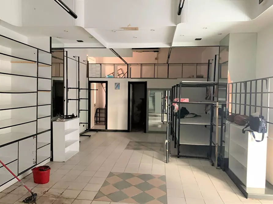 Immagine 7 di Locale commerciale in vendita  in via Mercato Nuovo,81 a Amantea