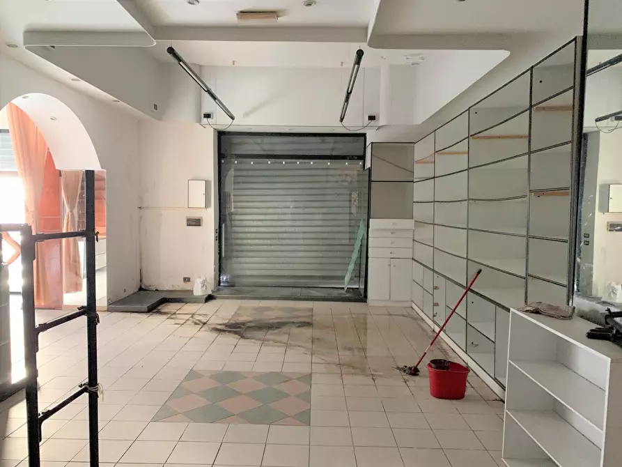 Immagine 8 di Locale commerciale in vendita  in via Mercato Nuovo,81 a Amantea