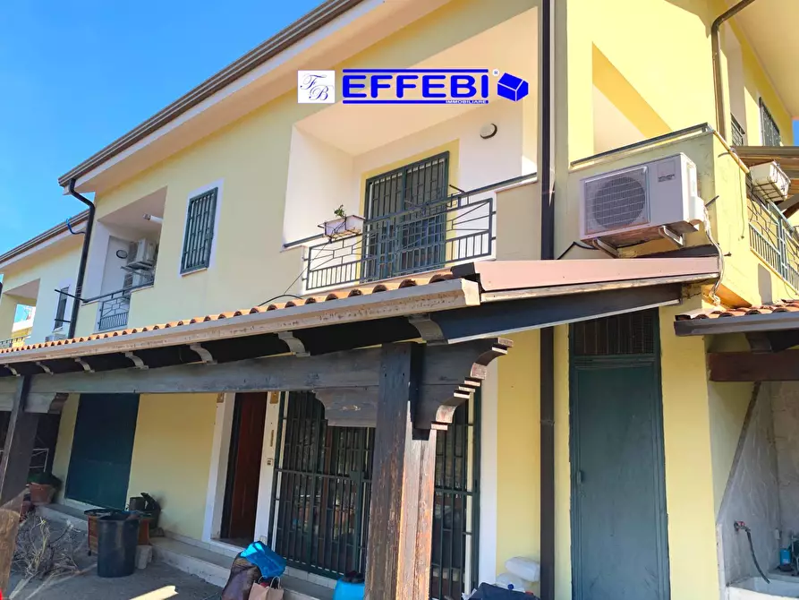 Immagine 2 di Casa bifamiliare in vendita  in via Raffaello Sanzio a Rende