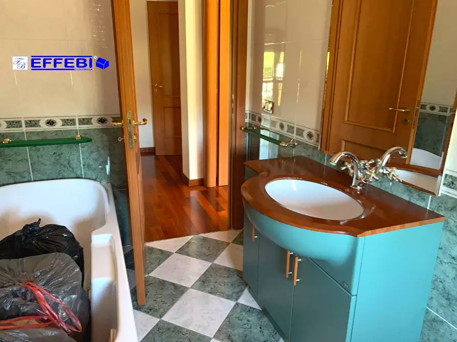 Immagine 14 di Casa bifamiliare in vendita  in via Raffaello Sanzio a Rende