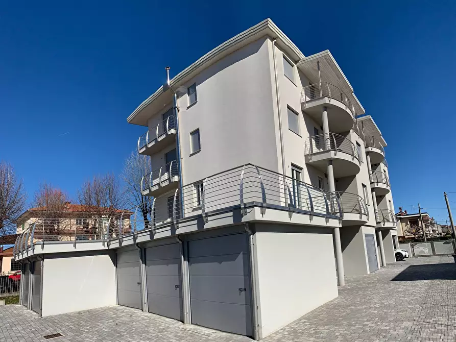Immagine 8 di Appartamento in vendita  in VIALE VITTORIO VENETO a Carrù